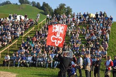 Einlagen der Fahnenschwingergruppe Stans. (Bild: Robert Hess (Neue OZ))