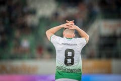 Runar Sigurjonsson enttäuscht darüber, dass seine Mannschaft im Heimspiel gegen das abstiegsgefährdete Thun verloren hat. (Bild: Urs Bucher)
