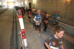 Der Lauf durch den Tunnel der Zentralbahn ist ein Highlight der fünften Austragung des Lucerne Marathons. (Bild: Eveline Beerkicher/Neue LZ)