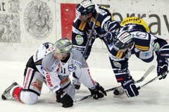 Esa Pirnes gegen Marc Schulthess (rechts). (Bild: Keystone)