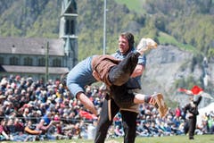 Matthias Glarner (rechts) gegen Jakob Niederberger im 4. Gang. (Bild: Keystone / Urs Flüeler)