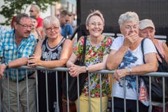 Weltrekordversuch, mit dem Ziel eines Eintrags im Guinessbuch der Rekorde: In Altstätten wird das längste Cordon bleu gemacht (Bild: Urs Bucher)