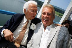 Walter Roderer mit Bandleader Pepe Lienhard. (Bild: Archiv Neue LZ)