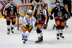 Zugs Josh Holden jubelt in der 16. Minute nach dem 2:2 Ausgleich. (Bild: Samuel Golay / Keystone)