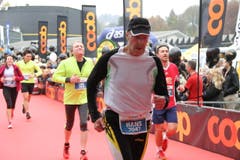Einige der 10'000 Siegerinnen und Sieger beim Zieleinlauf. (Bild: Ramona Geiger/ Claude Hagen/LZ)