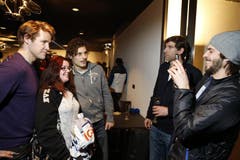Timo Helbling, Fan Désirée Wiesendanger, Fabian Sutter, Andy Wozniewski und Philipp Schefer (von links). (Bild: Stefan Kaiser / Neue ZZ)