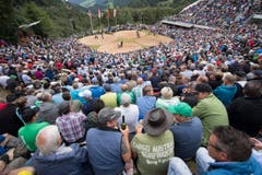 Die Schwingerarena beim traditionellen Brünig Schwinget vom Sonntag 31. Juli 2016 auf dem Brünig Pass. (Bild: KEYSTONE/Urs Flueeler)