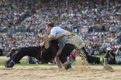 Matthias Sempach kann Christian Stucki zu Boden werfen. (Bild: Keystone)