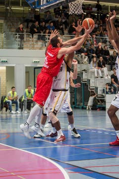 Schneller als die Spieler von Lugano: SCB-Topscorer Veselin Veselinov. (Bild: Manuela Jans- Koch)