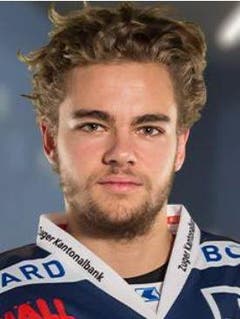 Sandro Zangger, Note 3,5 Starker Schuss, aber Defizite im Skating und bei der Spielintelligenz. Zuletzt verlor er fast jede Scheibe. Quali: 31 Spiele, 4 Tore/7 Assists, 10 PIM, Plus-2-Bilanz. Playoff: 5 Spiele, kein Tor/ kein Assist, keine PIM, Minus-5-Bilanz. (Bild: PD)