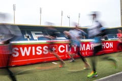 Làufer, Läuferinnen, Publikum – und eine ganze Stadt als Kulisse. (Bild: Roger Grütter/LZ)