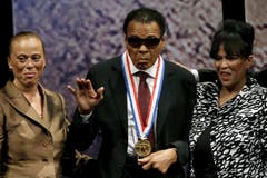 Muhammad Ali erhielt 2012 die «Liberty Medal» verliehen im National Constitution Center in Philadelphia. (Bild: Keystone)