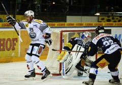 Jason Williams trifft in Unterzahl zum 1:1. (Bild: Keystone)
