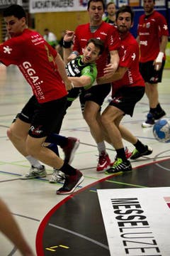 HCK-Spieler Fabio Baviera beim Abschluss. (Bild: Manuela Jans / Neue LZ)