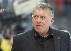 EVZ-Coach Doug Shedden beobachtet das Spiel gegen die ZSC Lions. (Bild: Keystone)