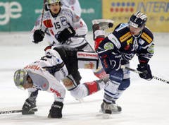 Vitaly Lakhmatov lässt Patrick Oppliger fallen. (Bild: Keystone)