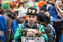 Bohl vor dem Waaghaus Start St.Galler Fasnacht 2018 mit Guggen und Plakatenthüllung. (Bild: Hanspeter Schiess)