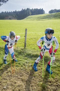 23. September: Teilnehmer an den Schweizer Meisterschaften im Grasskifahren auf der Brustenegg in Goldingen warten auf den Start. (Bild: Benjamin Manser)