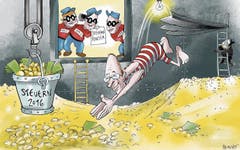 18. März. Die Rechnung 2016 schliesst deutlich besser ab als budgetiert. Die bürgerlichen «Panzerknacker» wollen drum runter mit den Steuern – und so Thomas «Dagobert» Scheitlin an den Geldspeicher. (Bild: Corinne Bromundt)