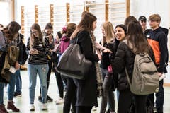 Beim Speed-Dating zur Berufswahl bekommen St.Galler Kantonsschülerinnen und Kantonsschüler einen Einblick in den Berufsalltag von Rotariern. (Bild: Sabrina Stübi)