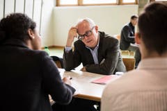 Beim Speed-Dating zur Berufswahl bekommen St.Galler Kantonsschülerinnen und Kantonsschüler einen Einblick in den Berufsalltag von Rotariern. (Bild: Sabrina Stübi)