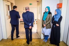 Muslime im Alltag - Rundgang durch die Moschee in Oberuzwil mit RR FŠssler (Bild: Michel Canonica)