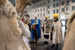 Fasnachtsauftakt 2018 mit der Aguggete beim Vadian Denkmal in der Stadt St. Gallen (Bild: Urs Bucher)