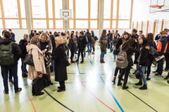 Beim Speed-Dating zur Berufswahl bekommen St.Galler Kantonsschülerinnen und Kantonsschüler einen Einblick in den Berufsalltag von Rotariern. (Bild: Sabrina Stübi)