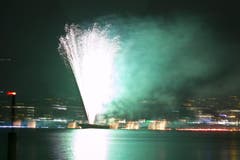 Das Feuerwerk an Luzerns Neujahrshimmel. (Bild: Simon Infanger)