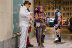 Fasnachtsauftakt 2018 mit der Aguggete beim Vadian Denkmal in der Stadt St. Gallen (Bild: Urs Bucher)