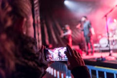 Die Band Troubas Kater im Visier. (Bild: Ralph Ribi)