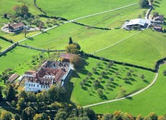 Luftaufnahme der Notkersegg – links im Bild das Kloster, rechts das Ausflugsrestaurant Scheitlinsbüchel. (Bild: Hans Adelmann)