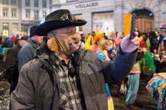 Fasnachtsauftakt 2018 mit der Aguggete beim Vadian Denkmal in der Stadt St. Gallen (Bild: Urs Bucher)