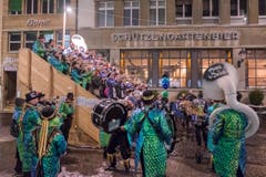 Fasnachtsauftakt 2018 mit der Aguggete beim Vadian Denkmal in der Stadt St. Gallen (Bild: Urs Bucher)