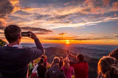 29. Juli: Blick auf den Sonnenuntergang vom Berggasthaus Schäfler. (Bild: Urs Bucher)