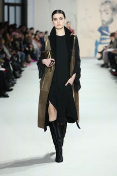 Die Herbst- und Winterkollektion 2018 von Akris, präsentiert an der Pariser Fashion Week. (Bild: Akris)