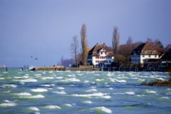 Blick von Kesswil nach Uttwil bei starker Bise. (Bild: Thomas Ammann)