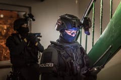 Sondereinheit der Stapo übt in Liegenschaft an der Haldenstrasse (Bild: Michel Canonica)