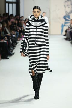 Die Herbst- und Winterkollektion 2018 von Akris, präsentiert an der Pariser Fashion Week. (Bild: Akris)