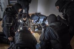 Sondereinheit der Stapo übt in Liegenschaft an der Haldenstrasse (Bild: Michel Canonica)