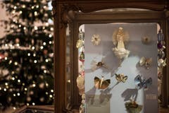 Glasseide wurde aus Glas gesponnen und für Engelsflügel, Schmetterlingsflügel und Vogelschwänze verwendet. (Bild: Sabrina Stübi)