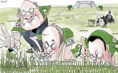 17. Juni. Der Kybunpark bekommt einen neuen Rasen. Und zwar einen Englischen, der liebevoll gehegt und auf den Millimeter genau getrimmt wird. Die Leistungen des FCSG vermag das Grün nicht zu verbessern… (Bild: Corinne Bromundt)