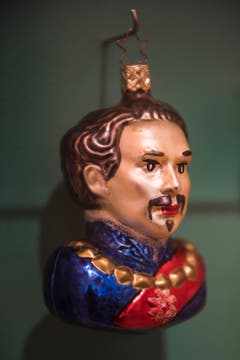 König Ludwig II, der Schloss Neuschwanstein errichten liess, mit blutrotem Kussmund. (Bild: Sabrina Stübi)