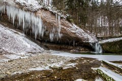 durch die eiskalte Schlucht (Bild: Verena Schönenberger)
