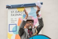 Bohl vor dem Waaghaus Start St.Galler Fasnacht 2018 mit Guggen und Plakatenthüllung. (Bild: Hanspeter Schiess)