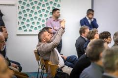 Muslime im Alltag - Rundgang durch die Moschee in Oberuzwil mit RR Fässler (Bild: Michel Canonica)