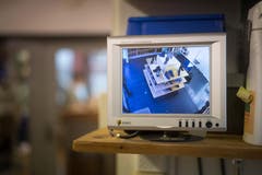 Die Kamera verschafft einen Überblick über die Verkaufsräume. (Bild: Michel Canonica)