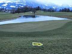 Klar habe ich von Golf keine Ahnung, also ich verzichte auf den "Next Tee" und wünsche mir so sehr einen Kaffee ! Aufgenommen in Meggen. (Bild: Margrith Imhof-Röthlin)