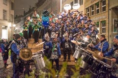 Fasnachtsauftakt 2018 mit der Aguggete beim Vadian Denkmal in der Stadt St. Gallen (Bild: Urs Bucher)