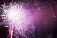 Das Feuerwerk an Luzerns Neujahrshimmel. (Bild: Simon Infanger)